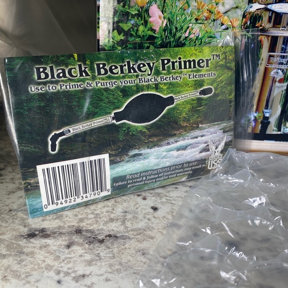 Royal Berkey Water Filter System, Spigot, 2 Elements, & Primer, 3.25 Gallons - Picture 6 of 7